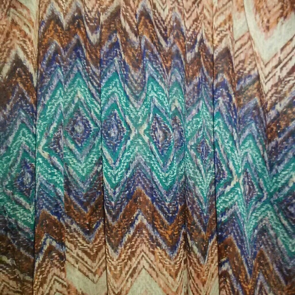 Daisy Fuentes Multi Color Semi Sheer Chevron Tunic - Picture 4 of 8